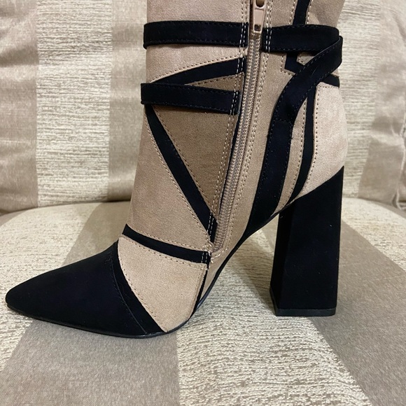 Stylish block heeled boots. New! Never worn. Sleek Design. Size 6.5. - Picture 2 of 5